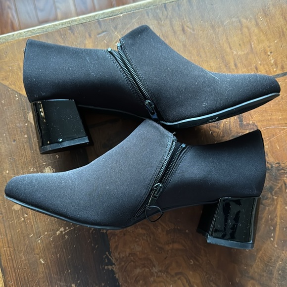 Ann Klein booties zip side - Picture 4 of 5
